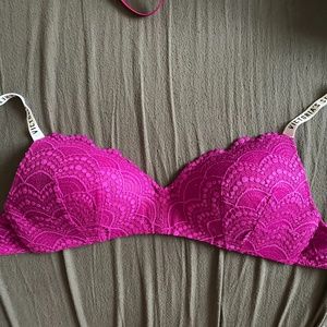 VS FUCHSIA T-shirt Lightly Lined Wireless, 34DD.  *P1033